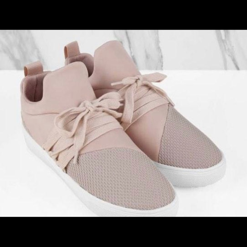 Steve madden tennis shoes